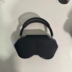 AirPod max + free silicone covers
